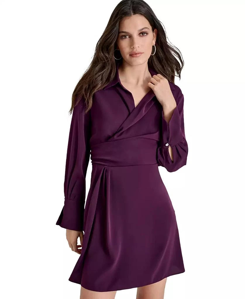 DKNY Vestido Mini Faux-Wrap con Cuello Solapa — Color Raisin