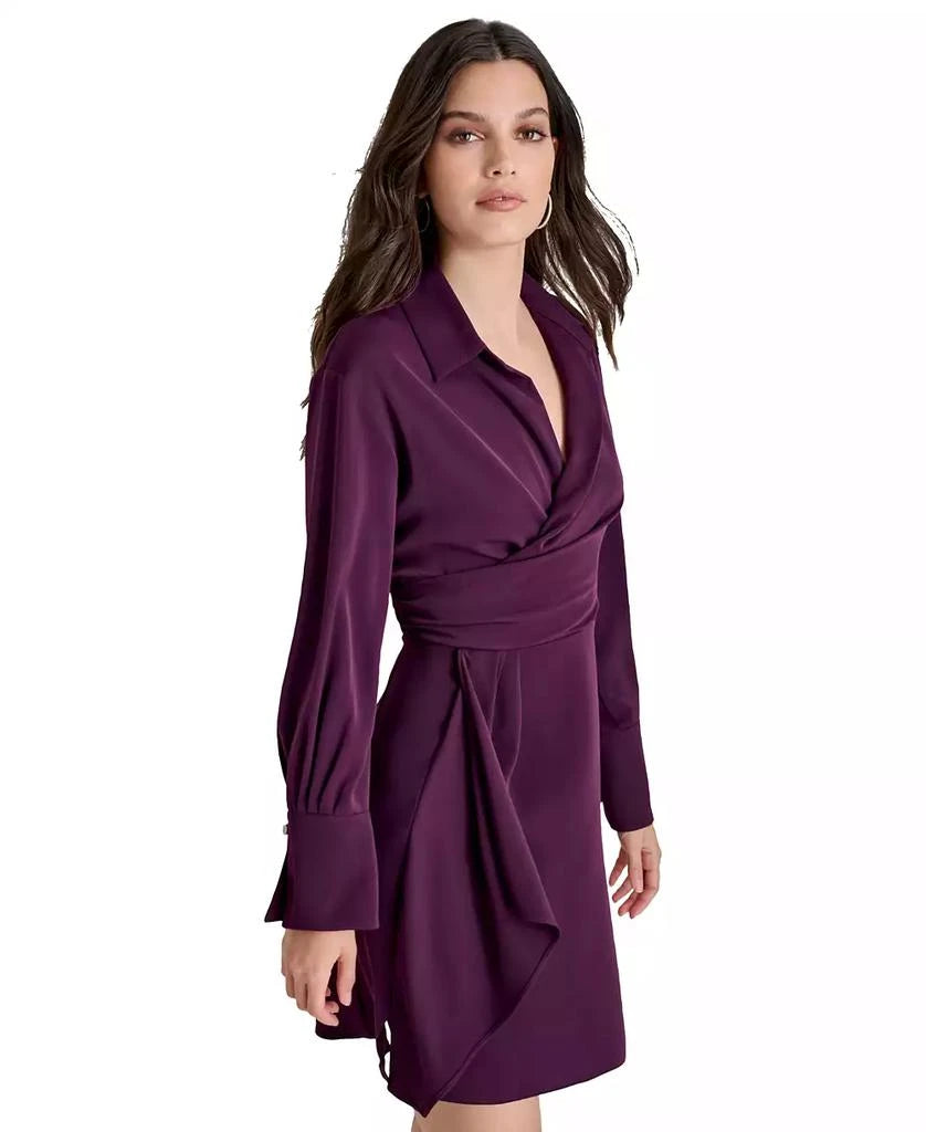DKNY Vestido Mini Faux-Wrap con Cuello Solapa — Color Raisin