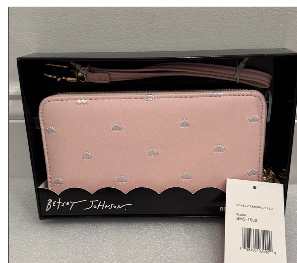 Billetera Betsey Johnson Blush con Corazones